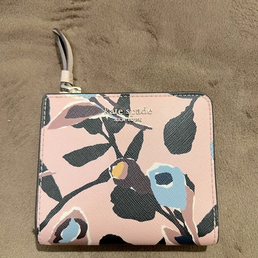 Kate Spade l-zip bifold wallet in Cameron Paper Rose